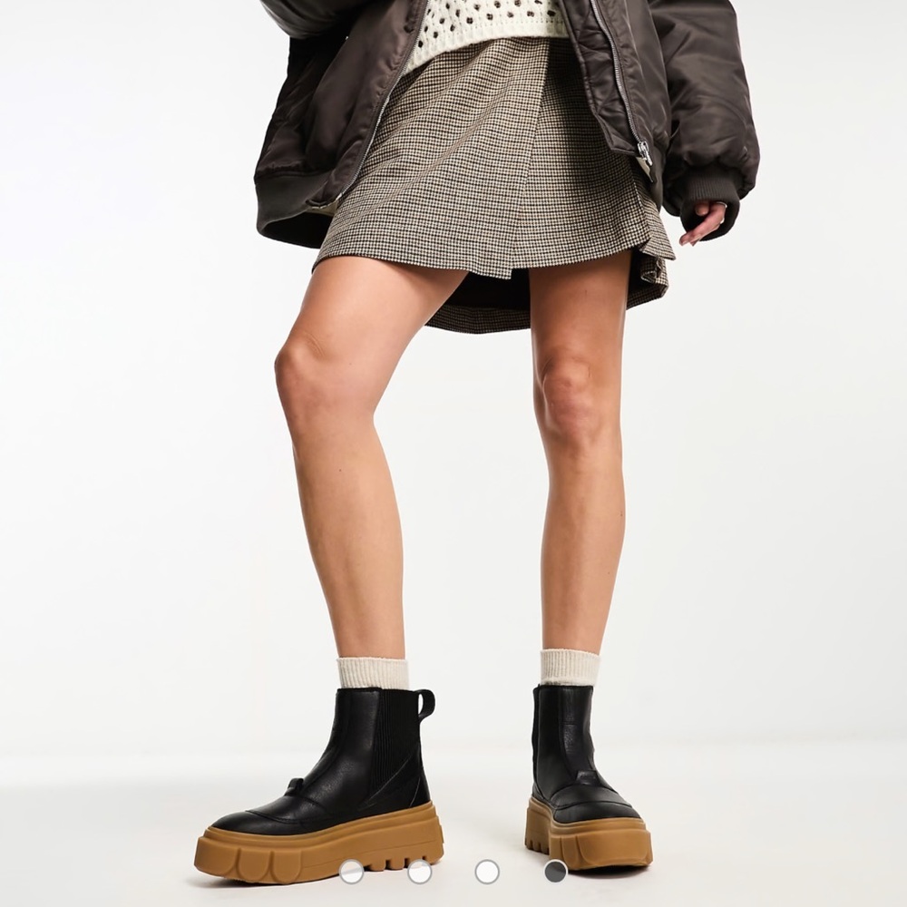 Sorel Black and Tan Ankle Boots